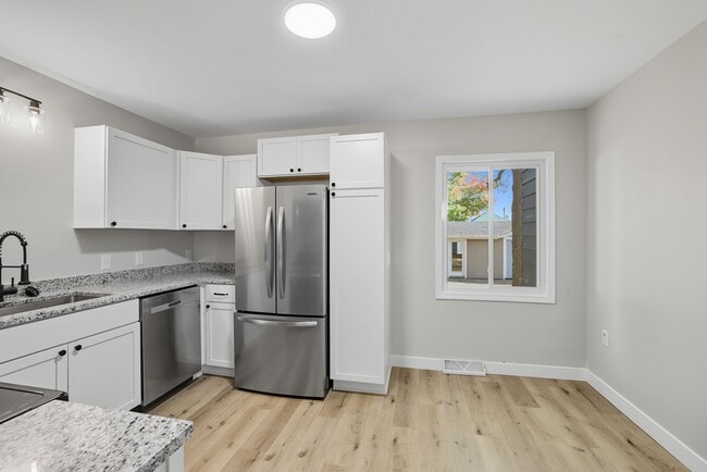 Building Photo - 259 Cossairt Ave