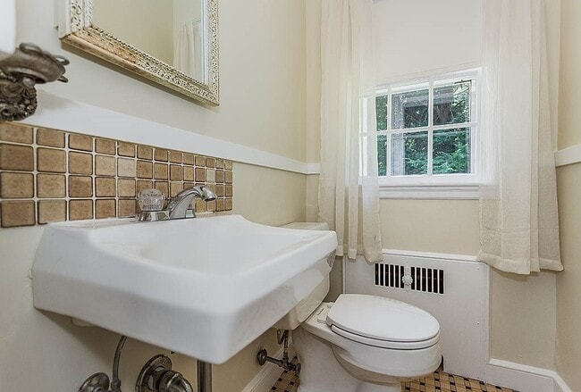 Building Photo - 244 Clifton St