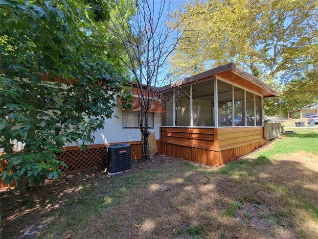 Building Photo - 14245 Ravine