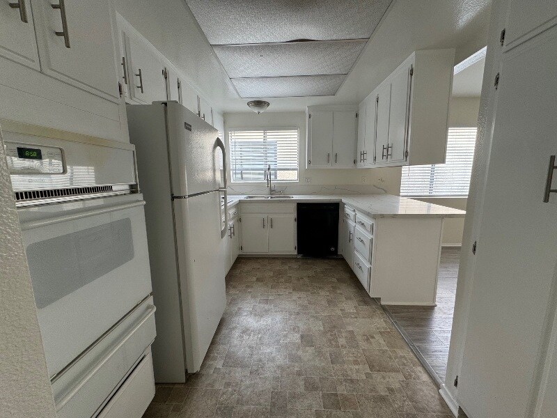 Building Photo - 840 3rd St