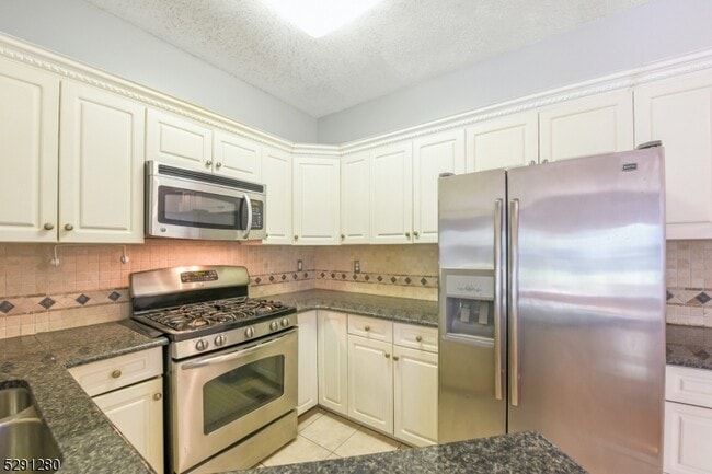 Building Photo - 8708 Brittany Dr