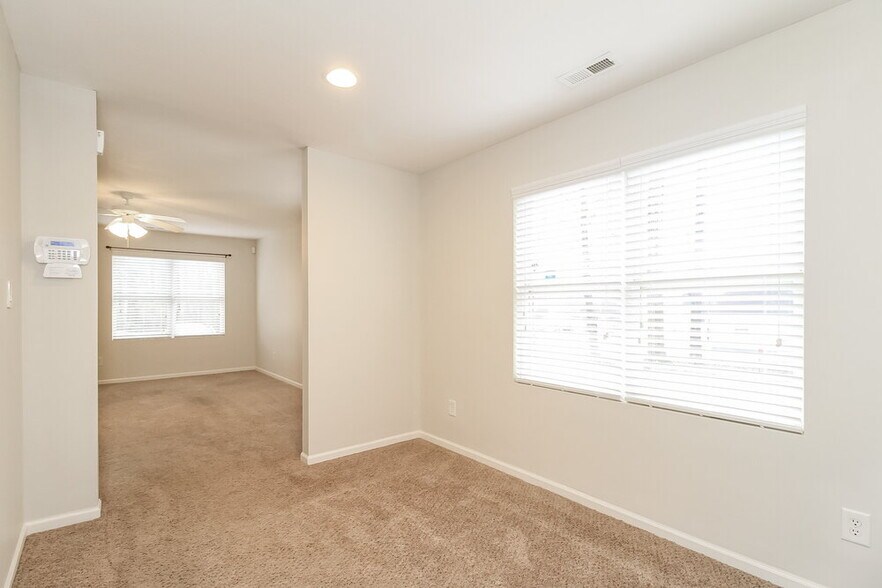 Building Photo - 3720 Cheshire Woods Dr