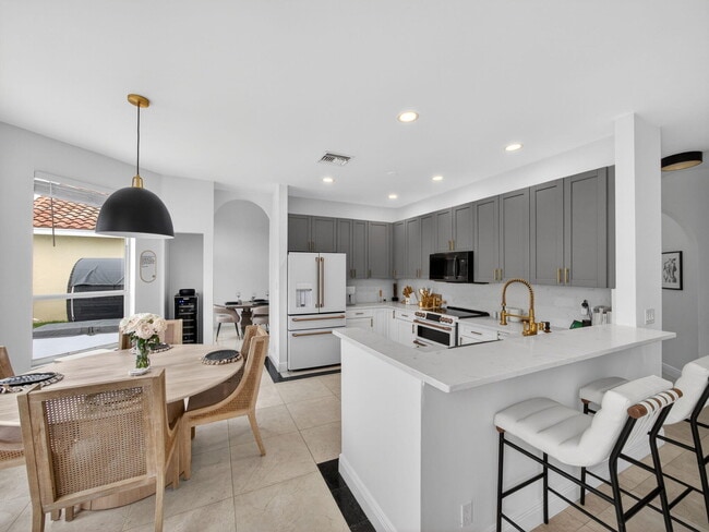 Building Photo - 6017 Newport Village Way