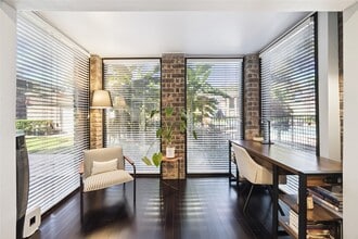 Building Photo - 7555 Katy Fwy