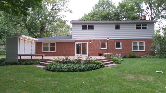 Building Photo - 317 E Forest Ln