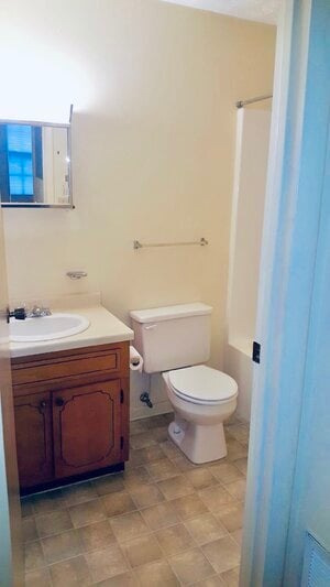 Building Photo - 220 Laurel Ave