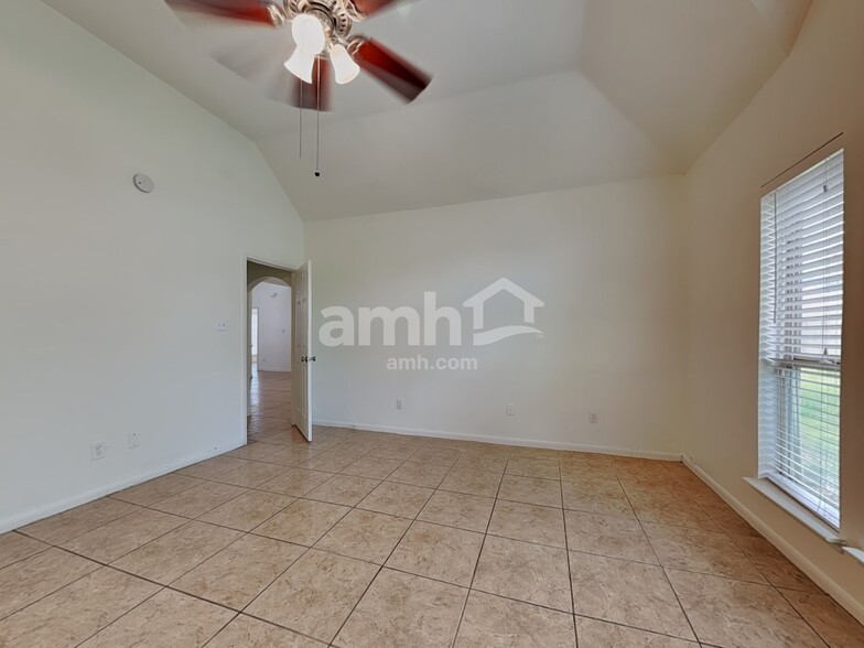 Building Photo - 6119 Old Farmhouse Ln