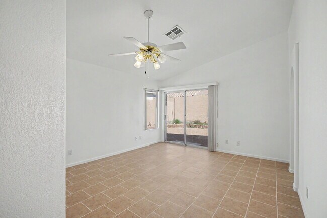 Building Photo - 2054 Cardigan Ave