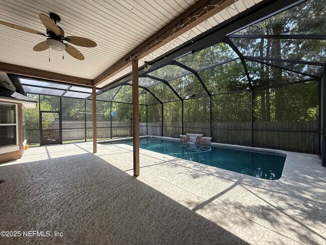 Building Photo - 12244 Lake Fern Dr