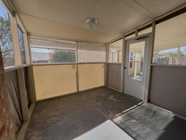 Building Photo - 3806 Fieldcrest Dr