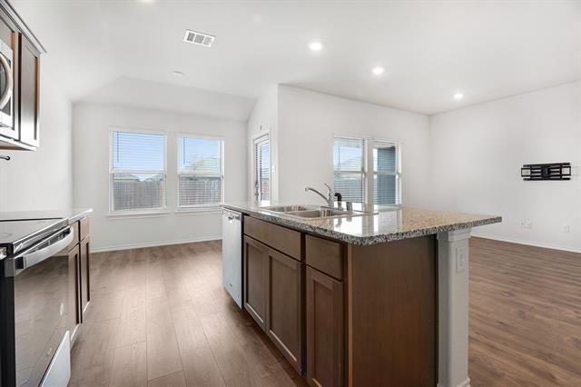 Building Photo - 717 English Dr