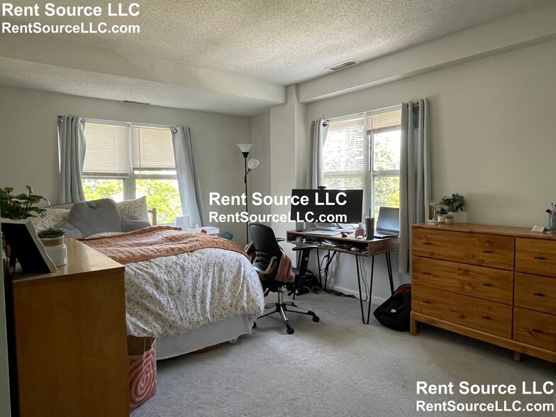 Building Photo - 175 Beacon St