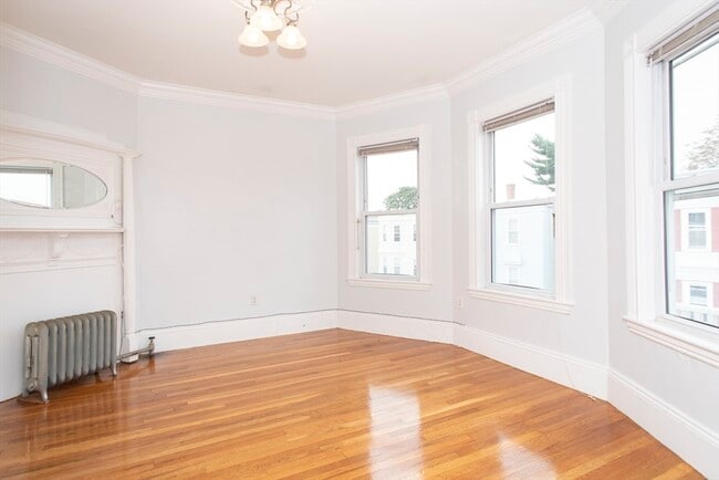 Building Photo - 17 Bellflower St