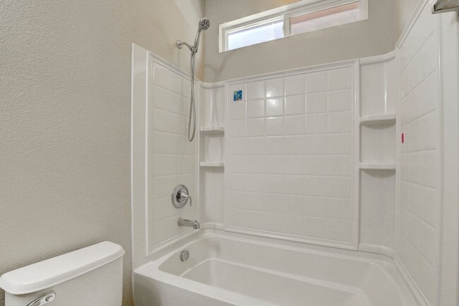 Building Photo - 3 Bedroom Split Level Home in Centennial H...