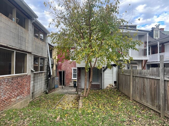 Building Photo - Recently Remodeled 4 Bedroom, 1.5 Bathroom House In Lancaster City