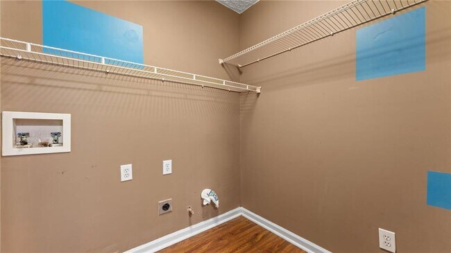 Building Photo - 450 Manor Glen Dr