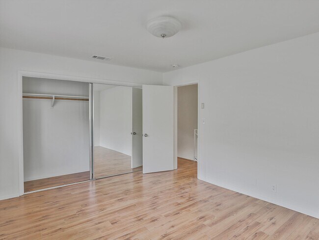 Building Photo - 220 S 7th St