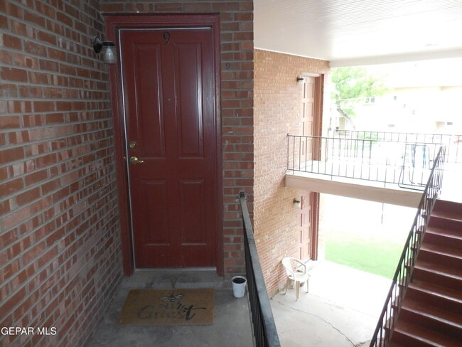 Building Photo - 701 W Yandell Dr