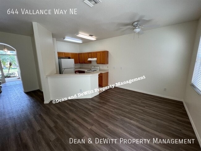 Building Photo - 644 Vallance Way NE