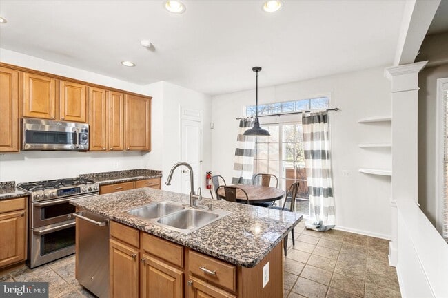 Building Photo - 5 Trewbridge Ct