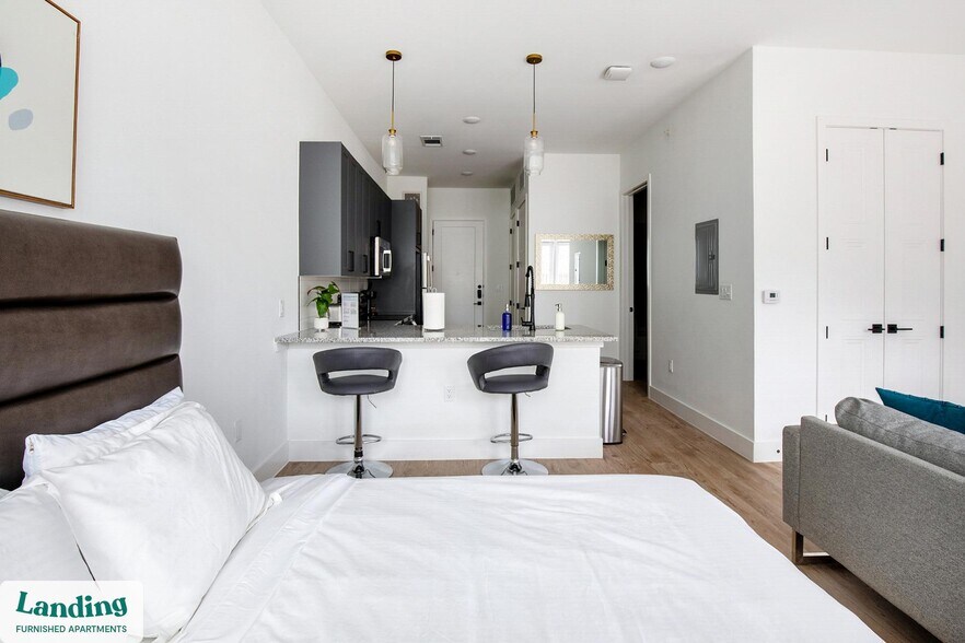 Building Photo - 650 E Sycamore St