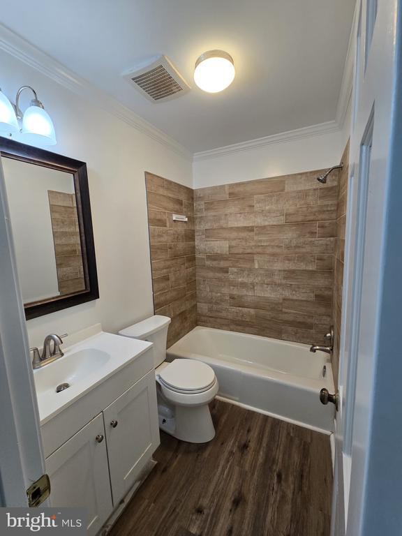 Building Photo - 2205 Blue Valley Dr