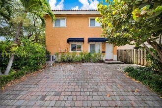 Building Photo - 2814 SW 27th St