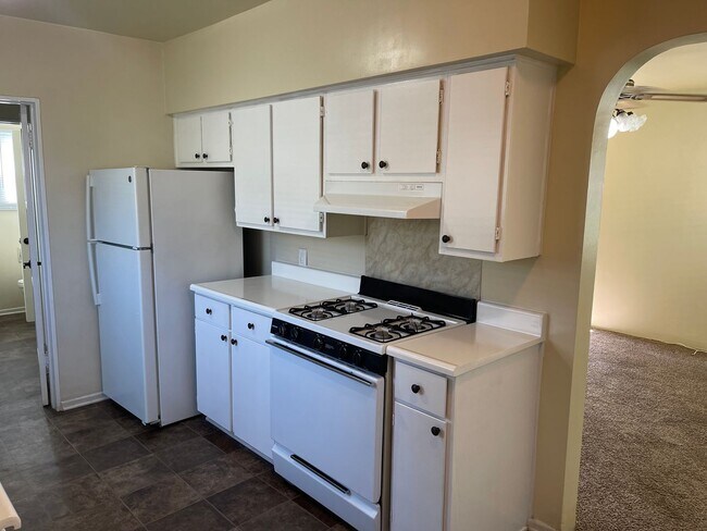 Building Photo - Wonderful 1 Bedroom 1 Bath Bungalow Unit located near downtown Oxnard