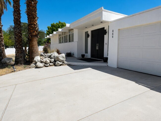 Building Photo - 866 N Topaz Cir