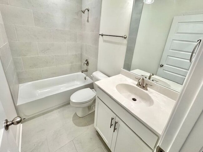 Building Photo - Brand New 5-bedroom 3 bath home in Olive Branch @ Southbranch