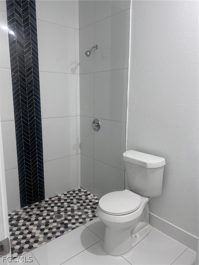 Building Photo - 970 Lakeside Dr