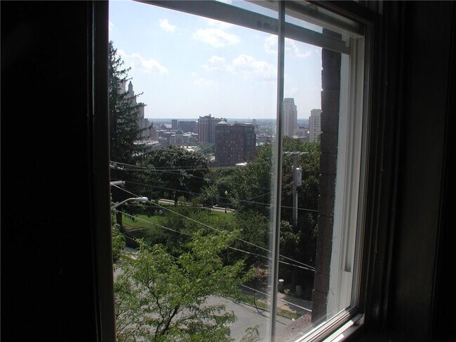 Building Photo - 100 Bowen St