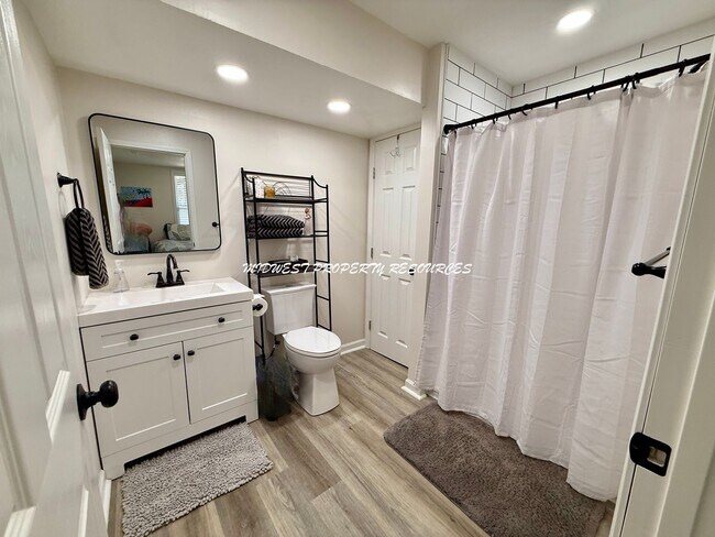 Building Photo - BEAUTIFUL TWO-STORY HOME w/POND VIEWS