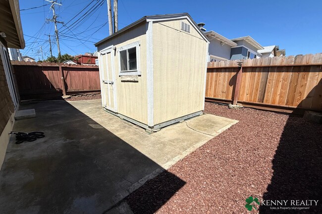 Building Photo - Recently Remodeled 3 Bedroom Corner Home i...