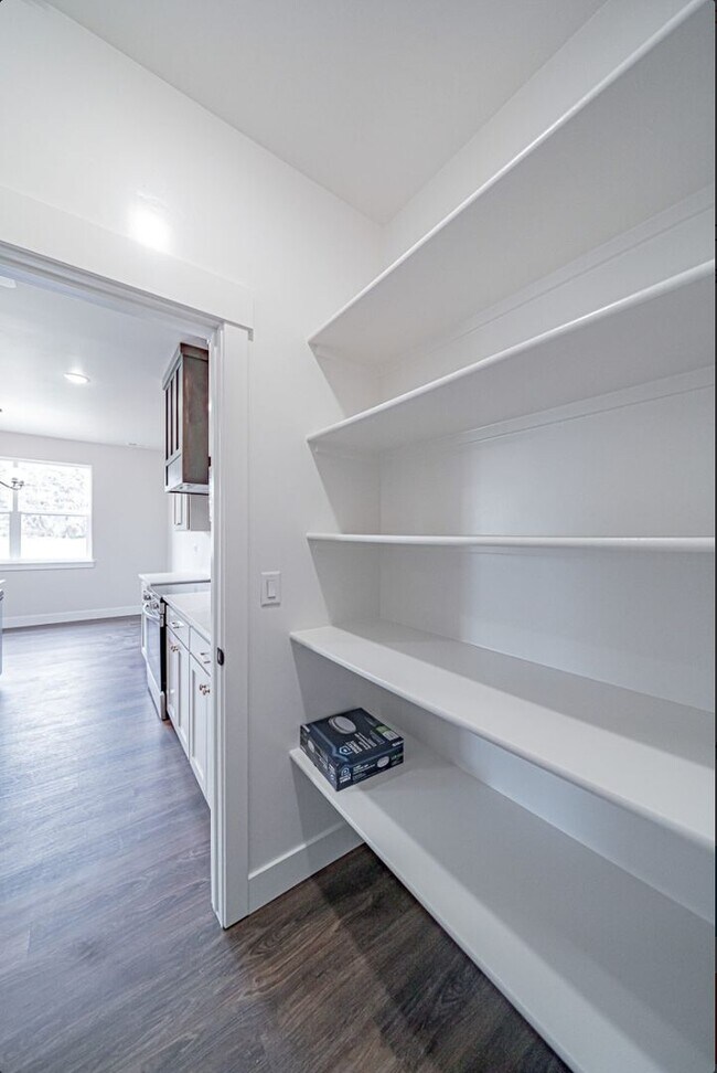 Building Photo - Beautiful 4-Bedroom Townhome for Rent off of Sunnyside in Idaho Falls