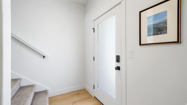 Building Photo - 461 S 900 W