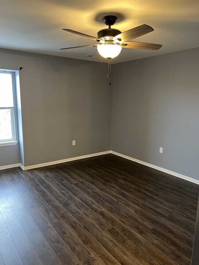 Building Photo - 891 W Gay St