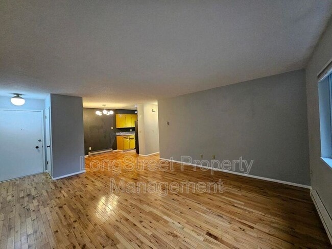 Building Photo - 4602 NE Broadway