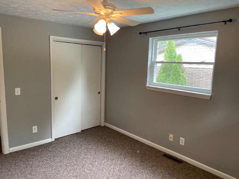 Building Photo - 4988 Dee Mar Ave SW