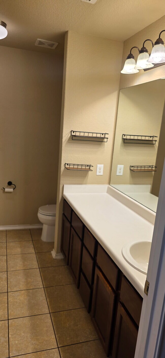 Building Photo - 419 Dolly Dr
