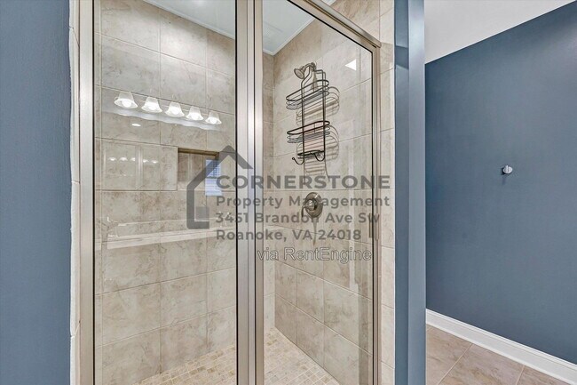 Building Photo - 2737 Russlen Dr