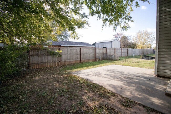 Building Photo - 1706 Jennifer Cir