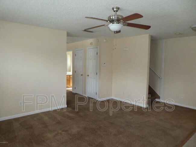 Building Photo - 1017 Crestwood St