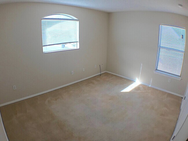 Building Photo - Northeast/Mesquite Hills 3Bed/2.5bath Refr...