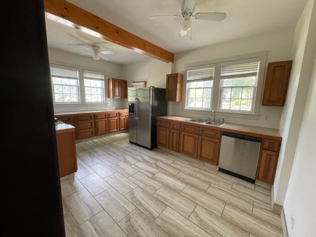 Building Photo - 1004 W 7th St