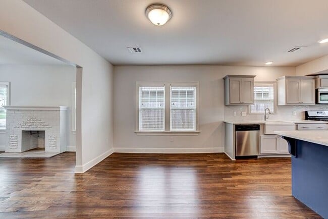 Building Photo - Charming 1920s Remodel | Historic Character with Modern Updates