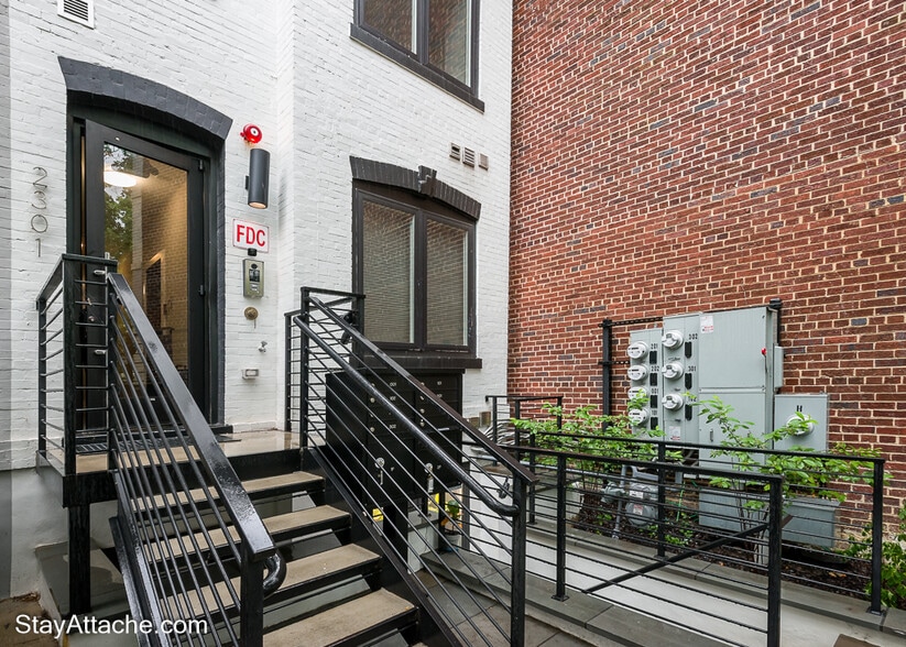 Building Photo - 2301 Ontario Rd NW