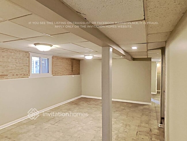 Building Photo - 4623 N Kilbourn Ave