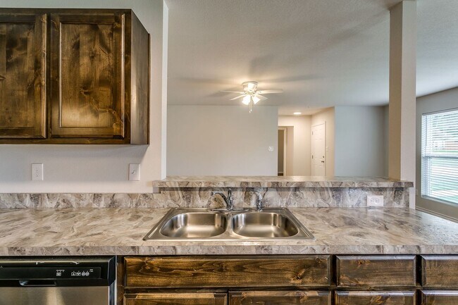 Building Photo - ASK ABOUT OUR MOVE IN SPECIAL