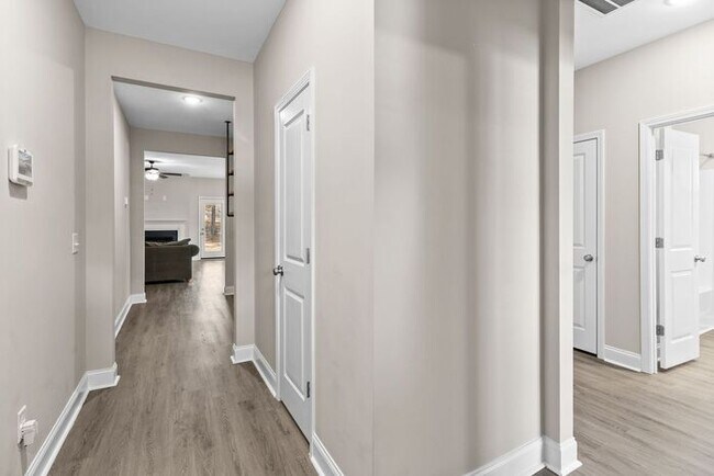 Building Photo - 3 Bedroom, 2.5 Bath Home with Bonus Room